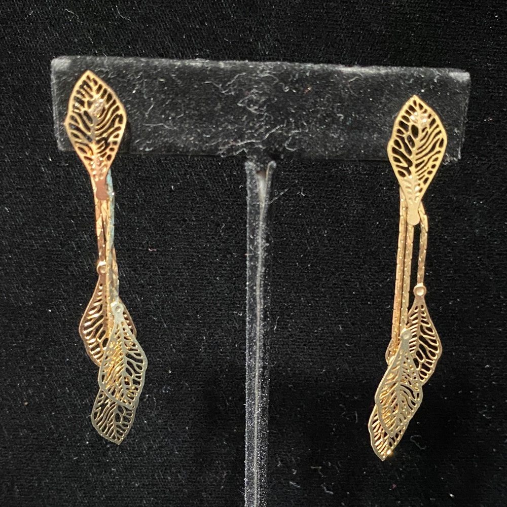 Elegant vintage Gold Leaf Drop pierced Earrings